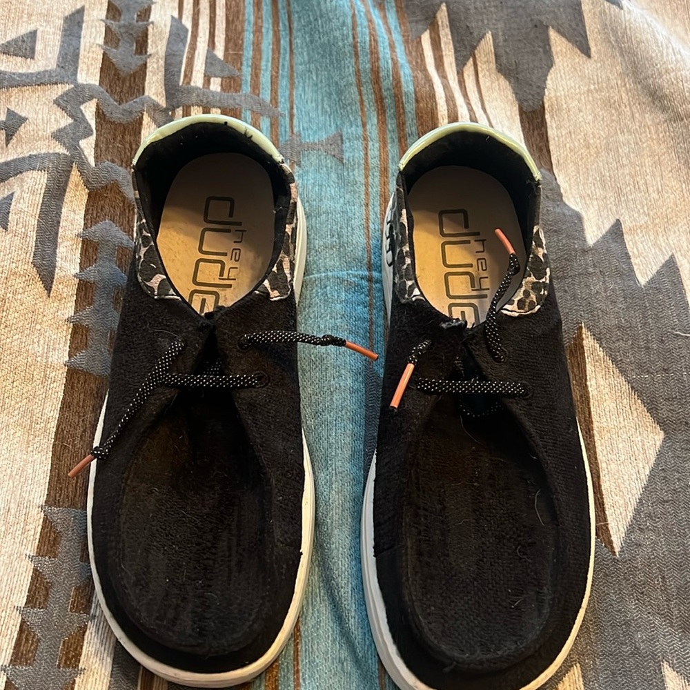 Women’s Hey Dudes size 8 black